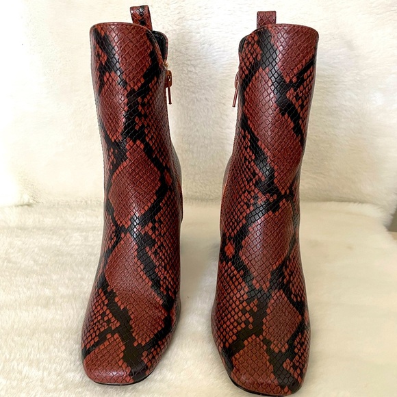 EXPRESS Snake Print Booties - Picture 4 of 12